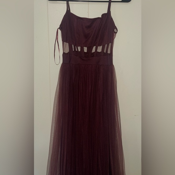 Formal maroon Dress - Picture 2 of 3